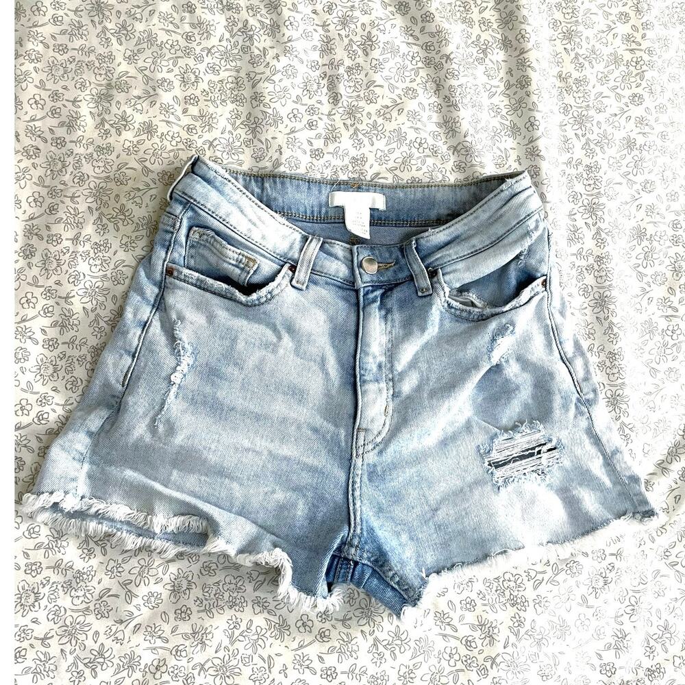 H&M Distressed Denim Cutoff Shorts Size 4 Light Wash